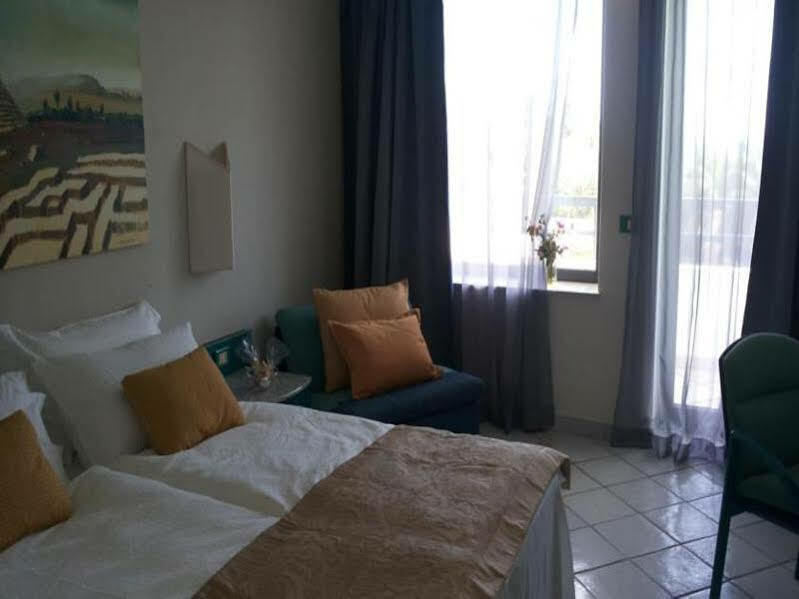 Acacia Marina Hotell Marina di Ragusa Eksteriør bilde